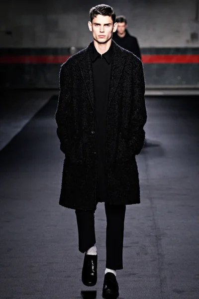 Look 3
